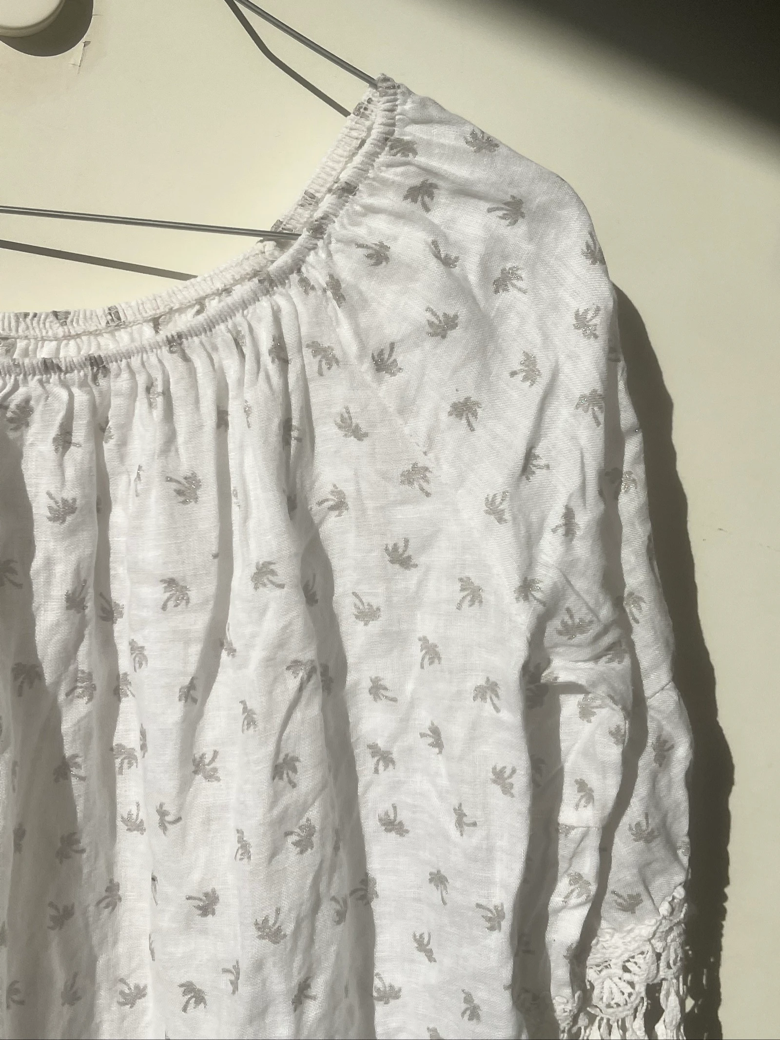 Witte bohemien blouse met franjes en zilveren palmboom motief – photo 6